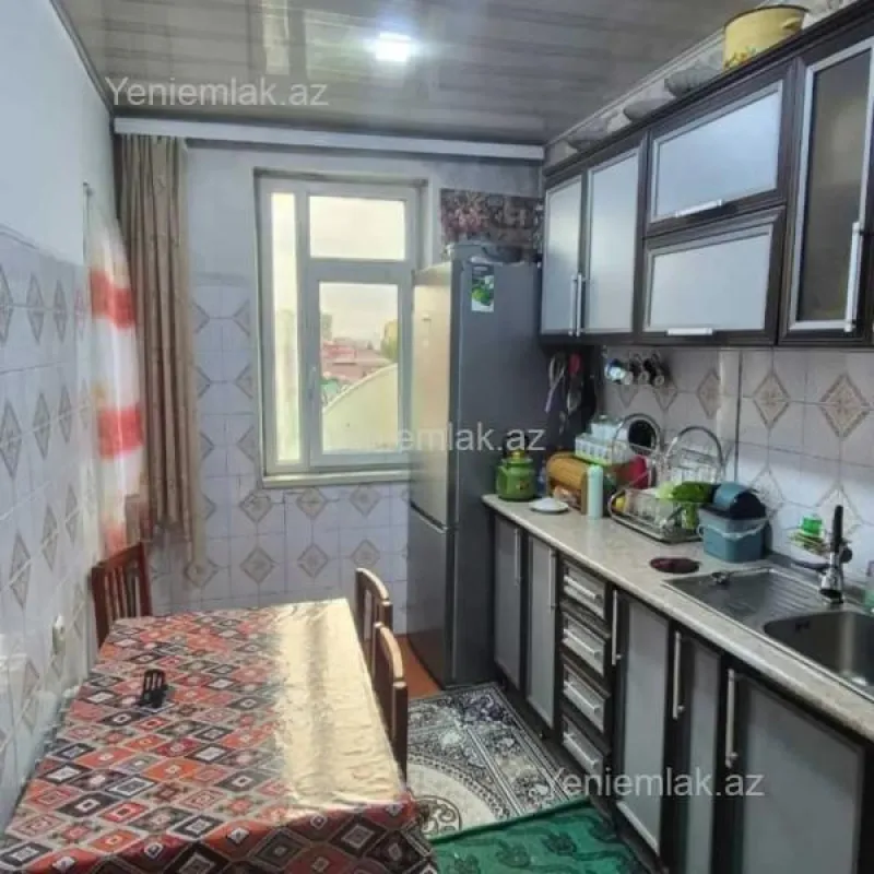 Satılır 4 otaqlı köhnə tikili 81 m²