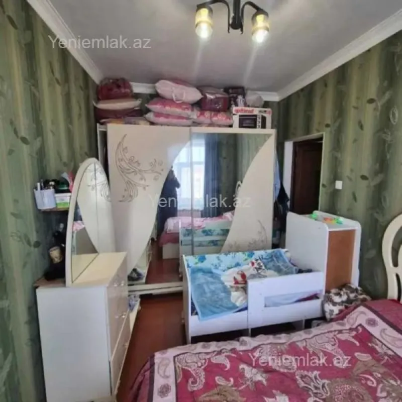 Satılır 4 otaqlı köhnə tikili 81 m²