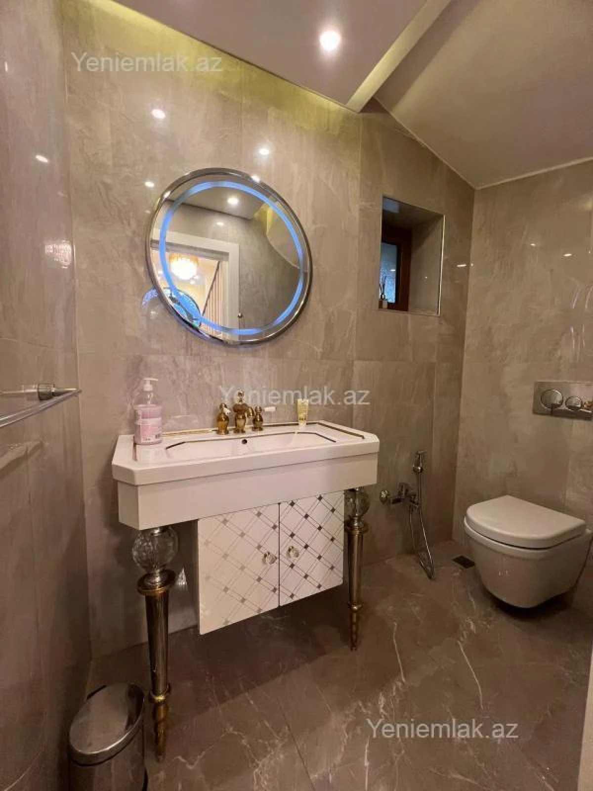 Satılır 7 otaqlı həyət evi 300 m²