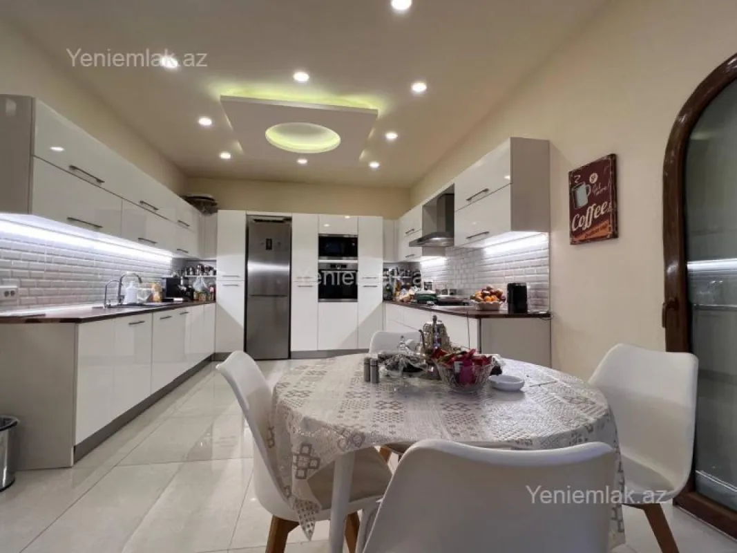 Satılır 7 otaqlı həyət evi 300 m²