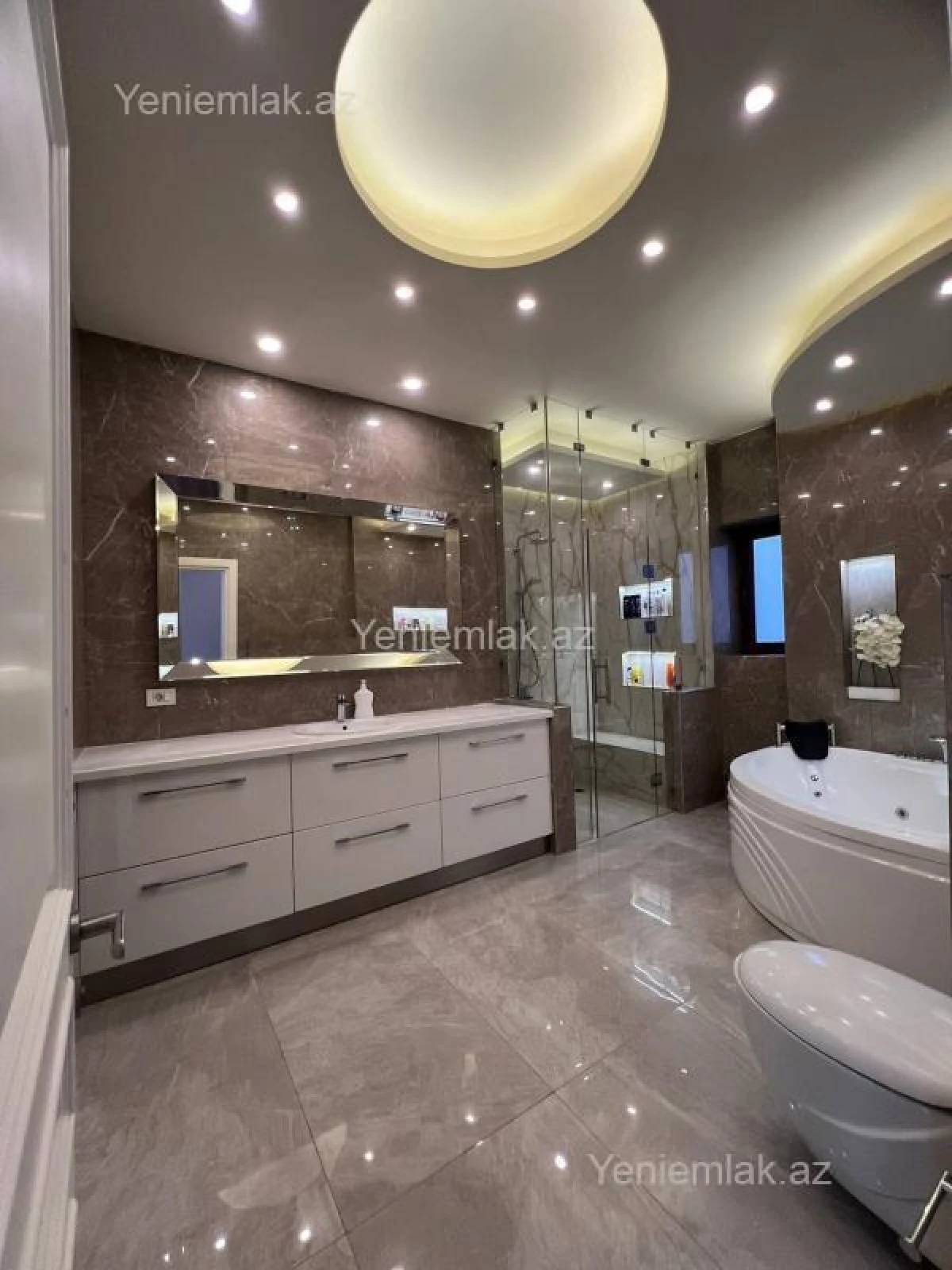 Satılır 7 otaqlı həyət evi 300 m²