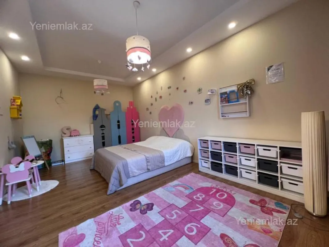 Satılır 7 otaqlı həyət evi 300 m²