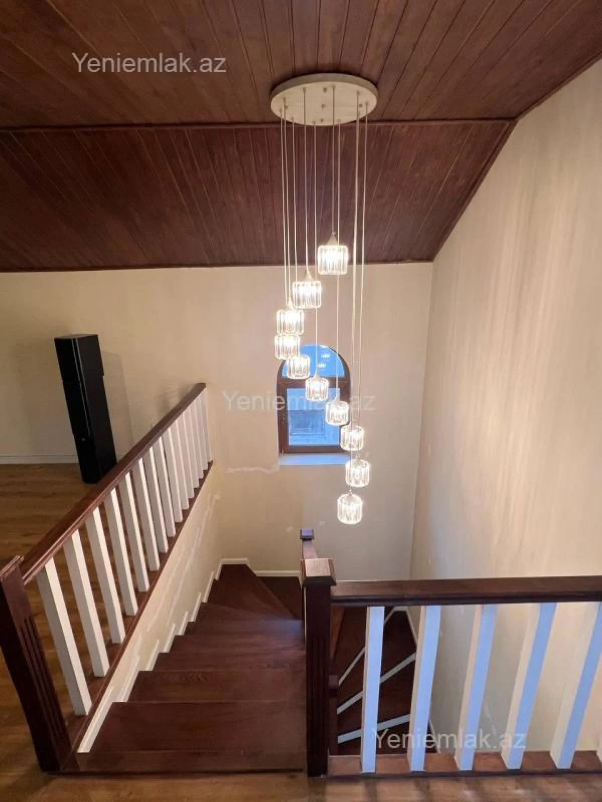 Satılır 7 otaqlı həyət evi 300 m²