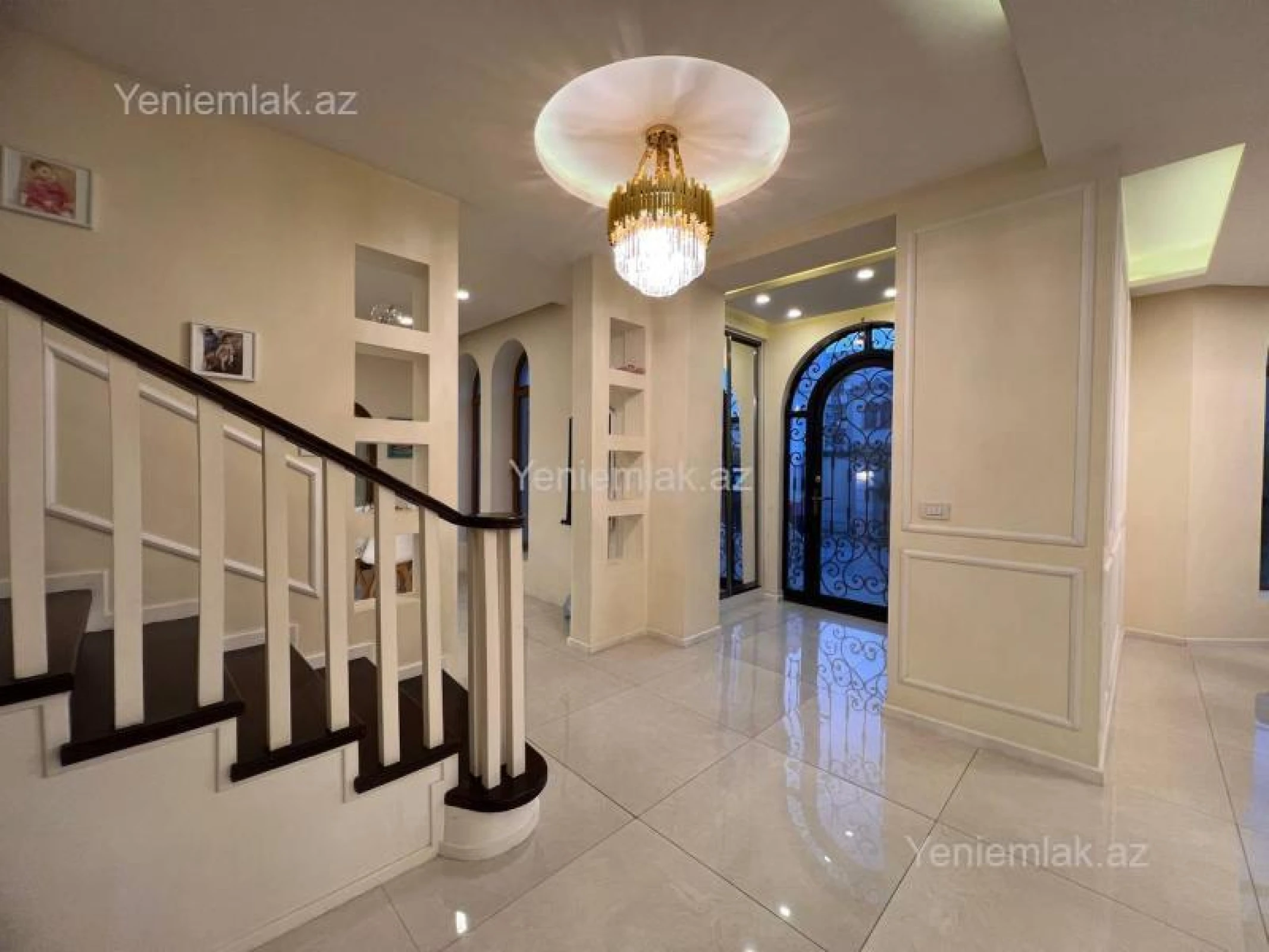 Satılır 7 otaqlı həyət evi 300 m²