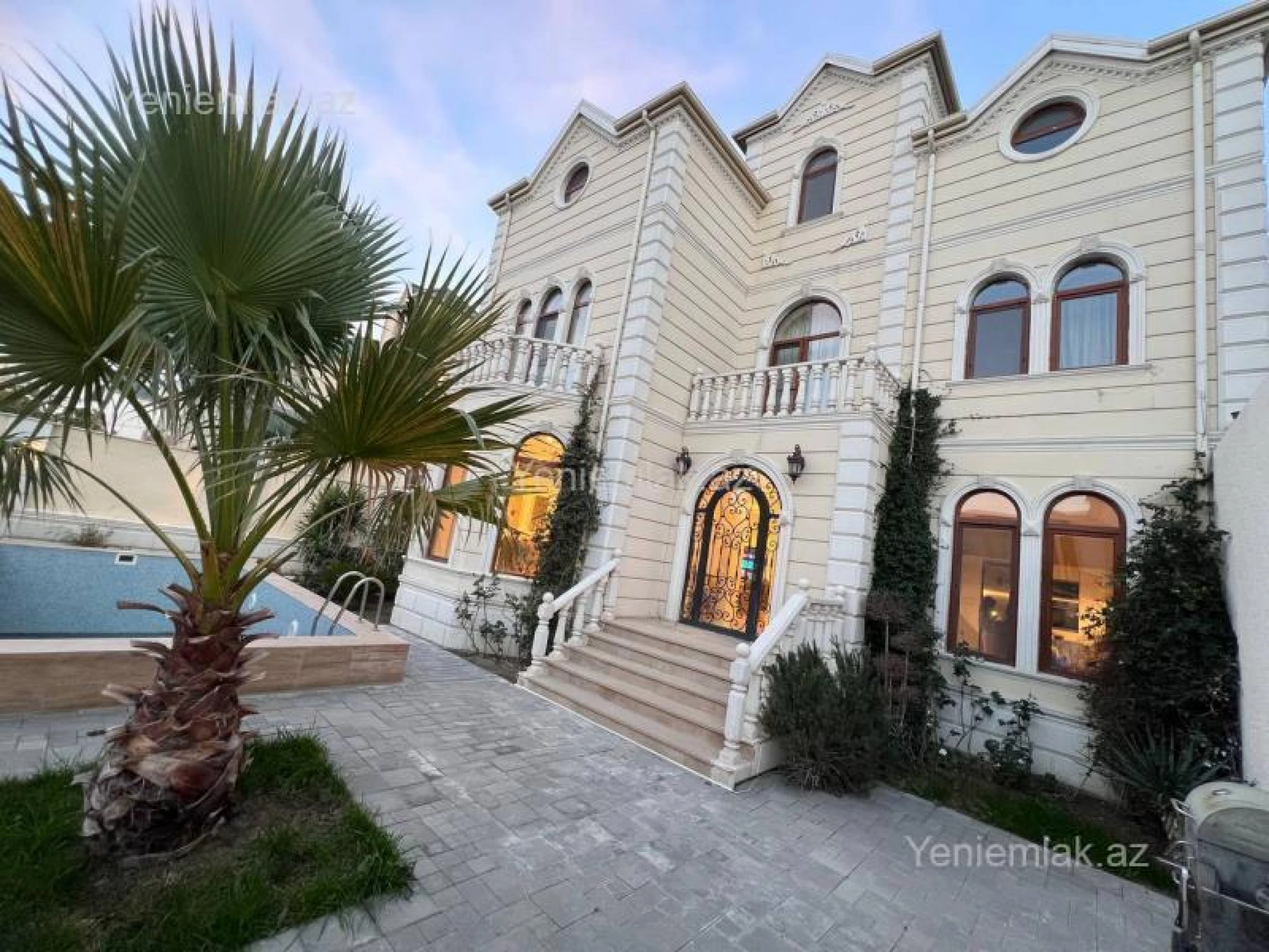 Satılır 7 otaqlı həyət evi 300 m²