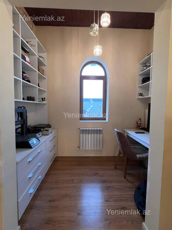 Satılır 7 otaqlı həyət evi 300 m²