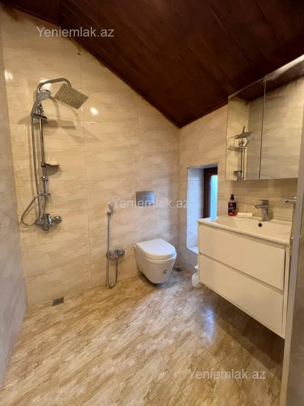Satılır 7 otaqlı həyət evi 300 m²