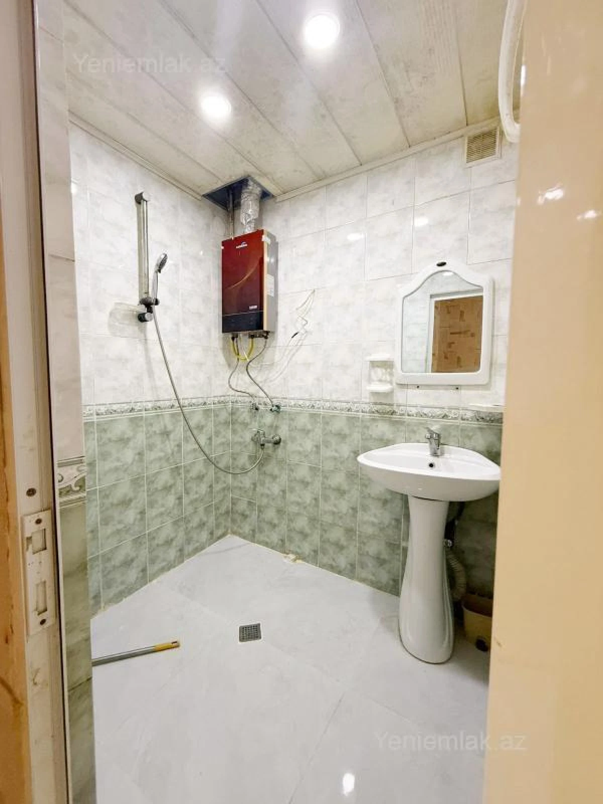 Satılır 3 otaqlı köhnə tikili 80 m²