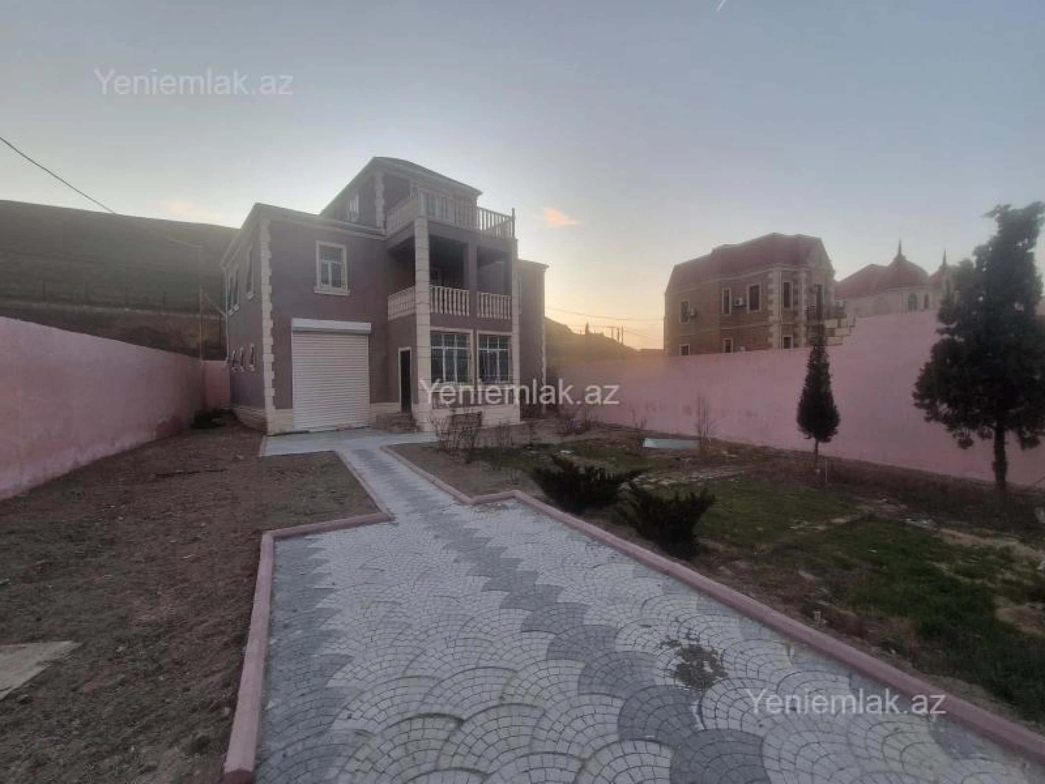Satılır 7 otaqlı həyət evi 400 m²