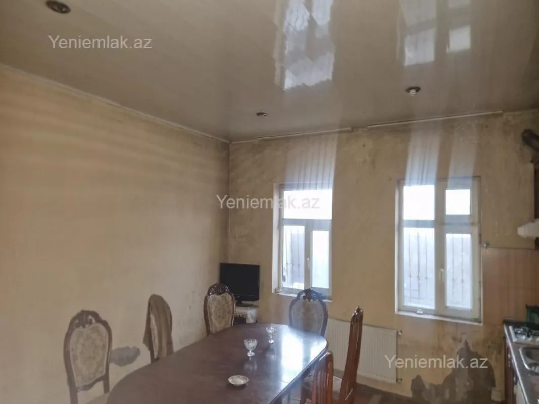 Satılır 7 otaqlı həyət evi 400 m²