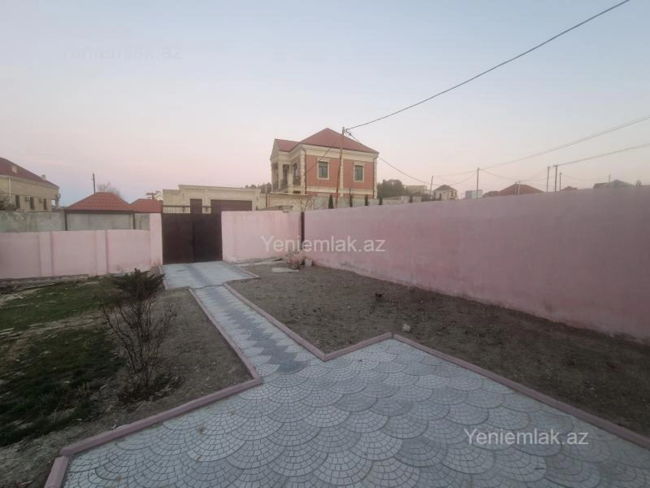Satılır 7 otaqlı həyət evi 400 m²