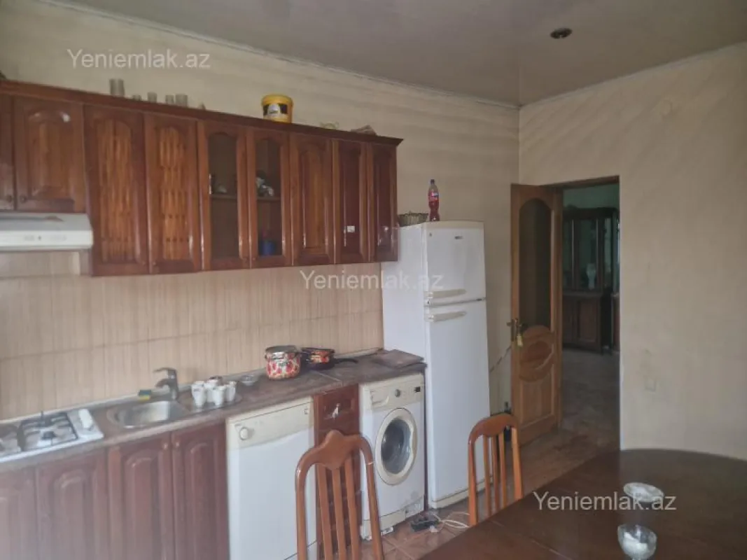 Satılır 7 otaqlı həyət evi 400 m²