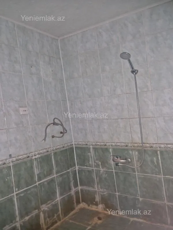 Satılır 7 otaqlı həyət evi 400 m²