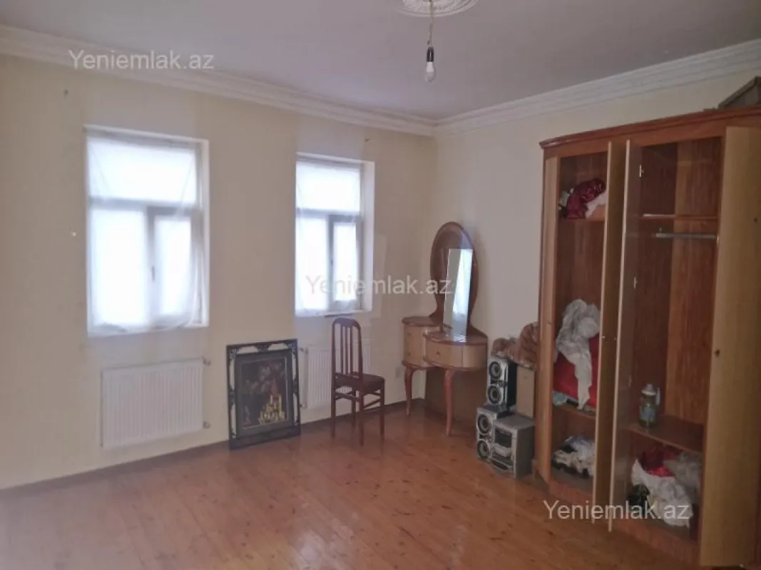 Satılır 7 otaqlı həyət evi 400 m²