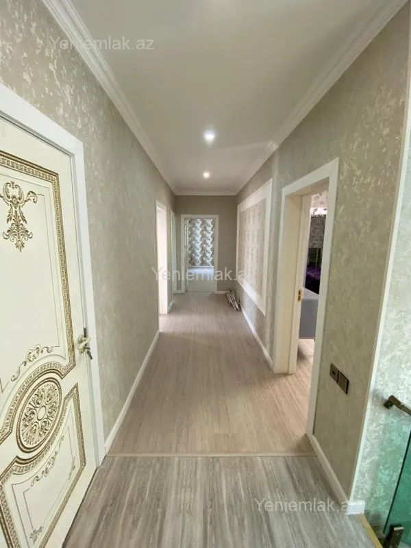 Satılır 5 otaqlı həyət evi 240 m²