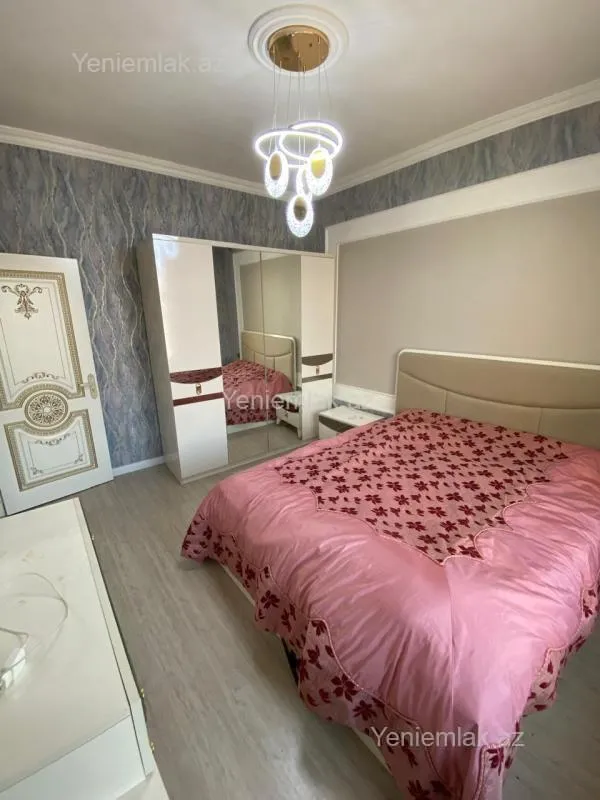 Satılır 5 otaqlı həyət evi 240 m²