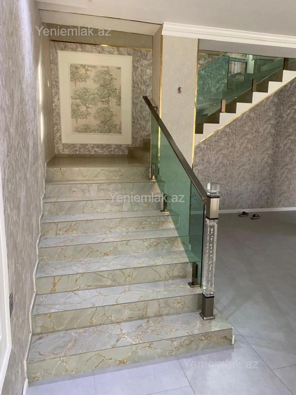 Satılır 5 otaqlı həyət evi 240 m²