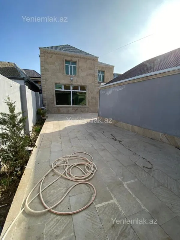 Satılır 5 otaqlı həyət evi 240 m²