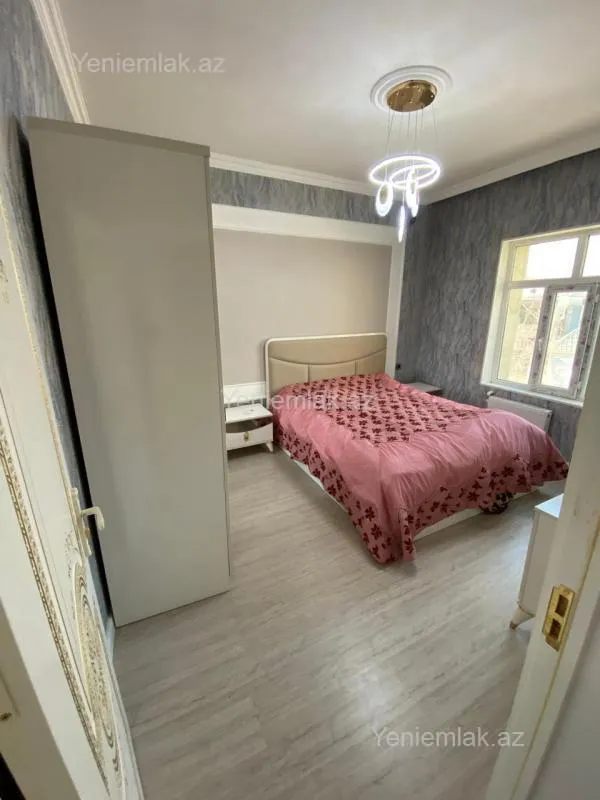 Satılır 5 otaqlı həyət evi 240 m²