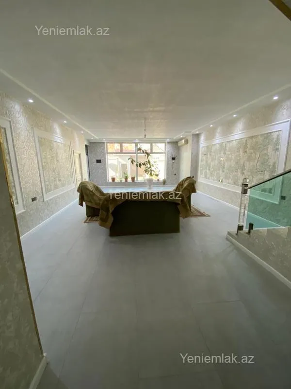 Satılır 5 otaqlı həyət evi 240 m²