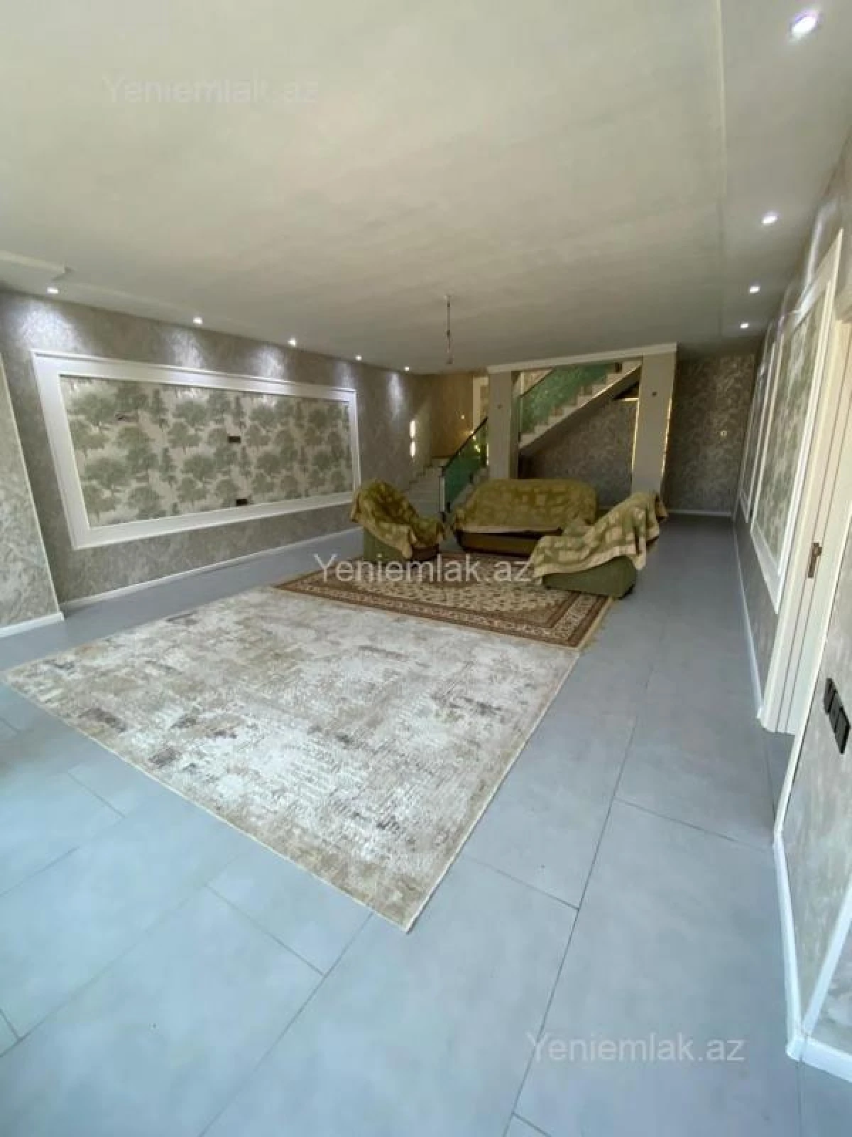 Satılır 5 otaqlı həyət evi 240 m²