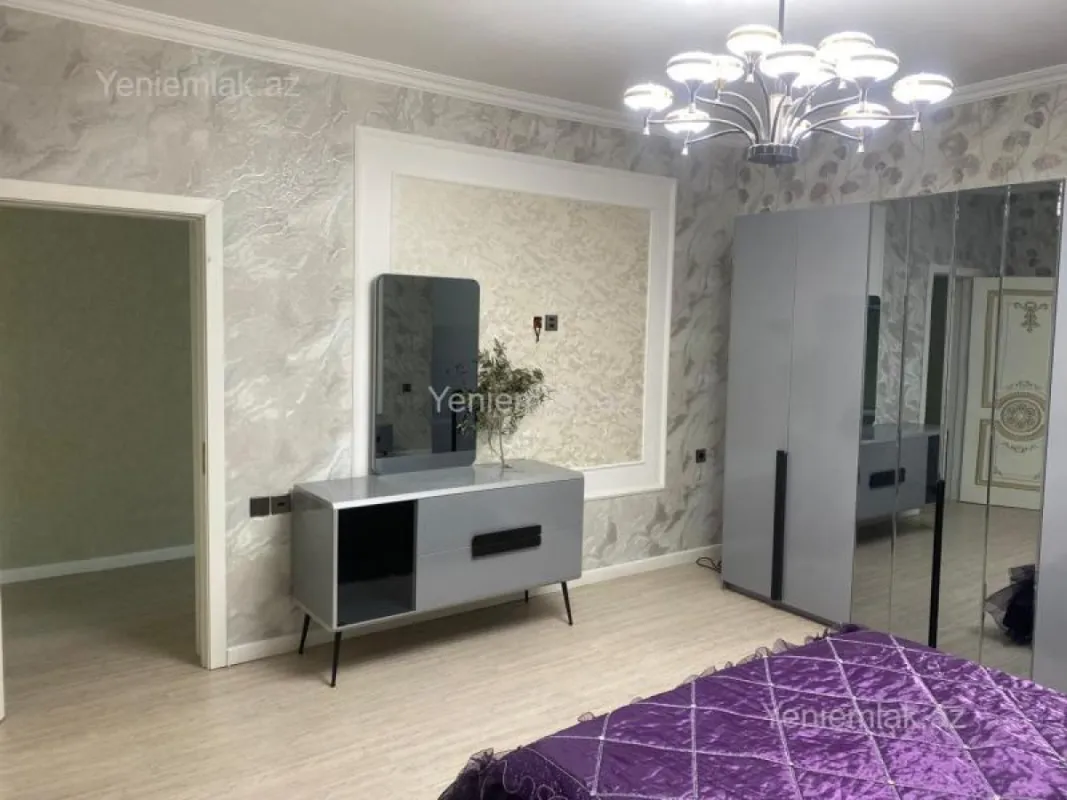Satılır 5 otaqlı həyət evi 240 m²