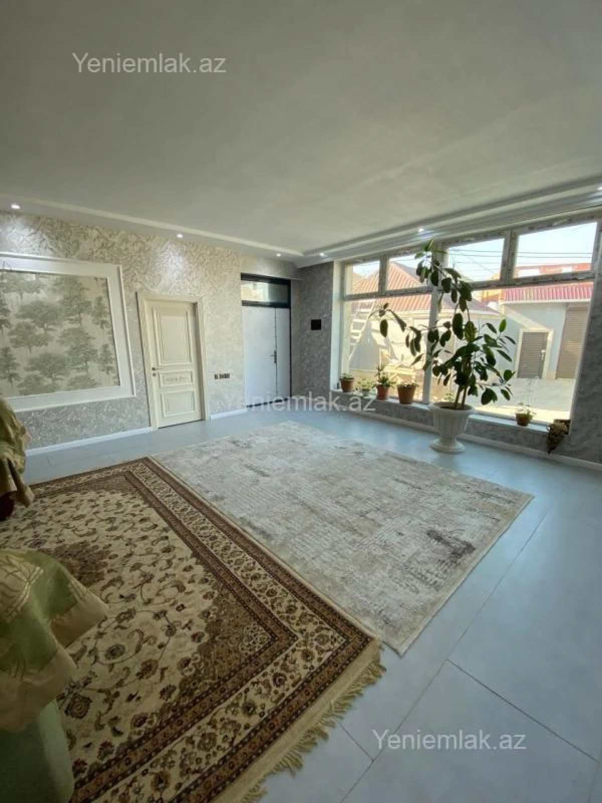 Satılır 5 otaqlı həyət evi 240 m²