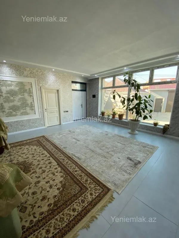 Satılır 5 otaqlı həyət evi 240 m²
