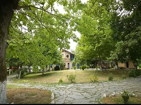 Satılır 10 otaqlı obyekt 500 m²