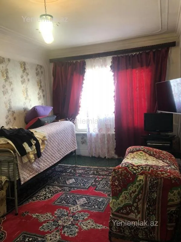 Satılır 5 otaqlı köhnə tikili 120 m²