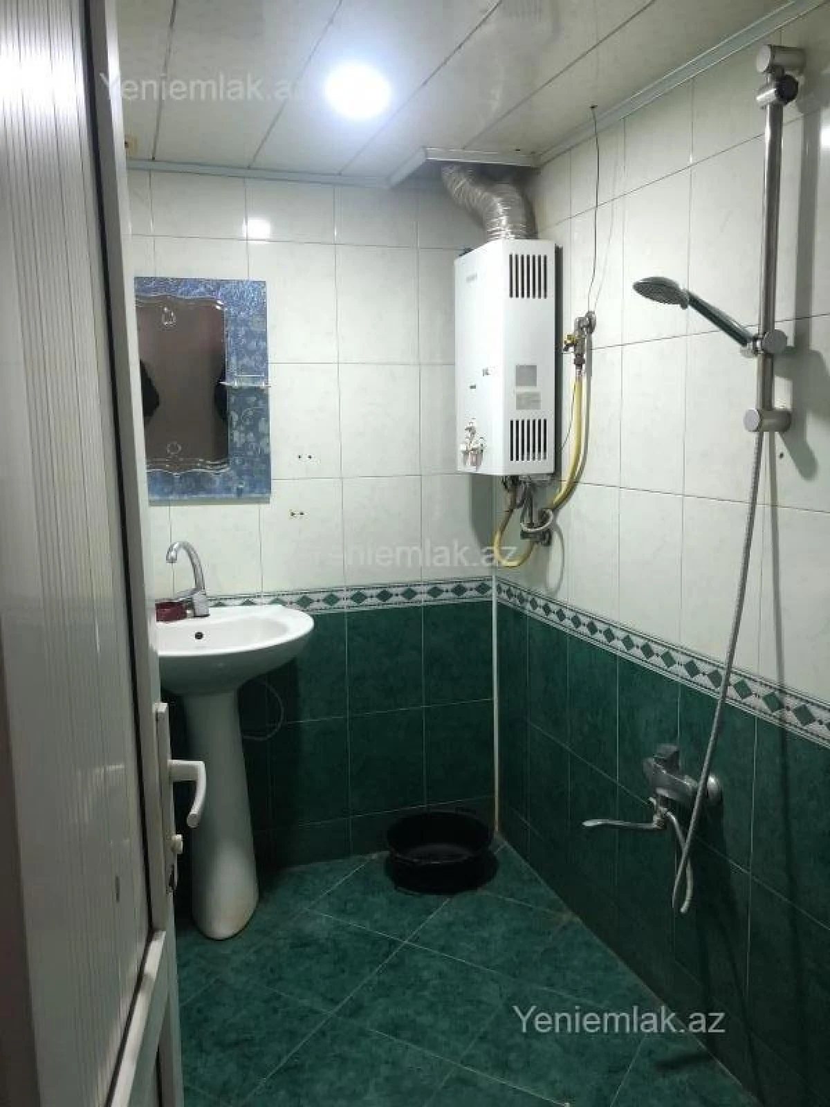 Satılır 5 otaqlı köhnə tikili 120 m²