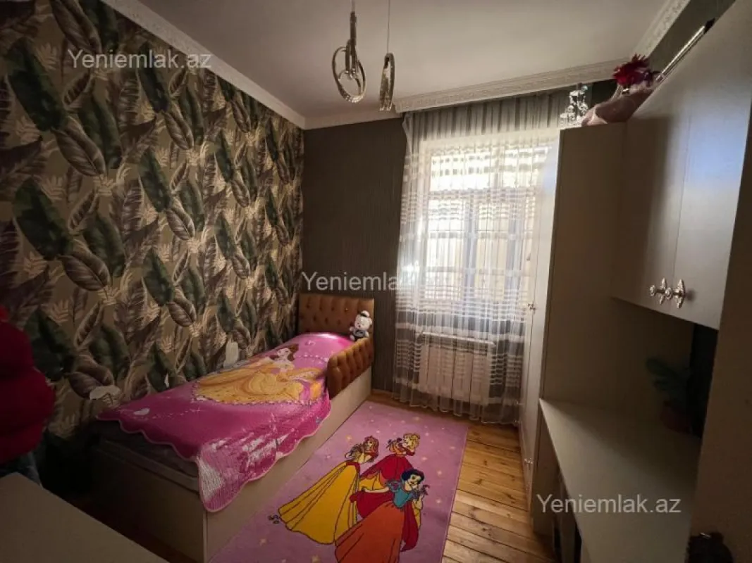 Satılır 5 otaqlı həyət evi 140 m²