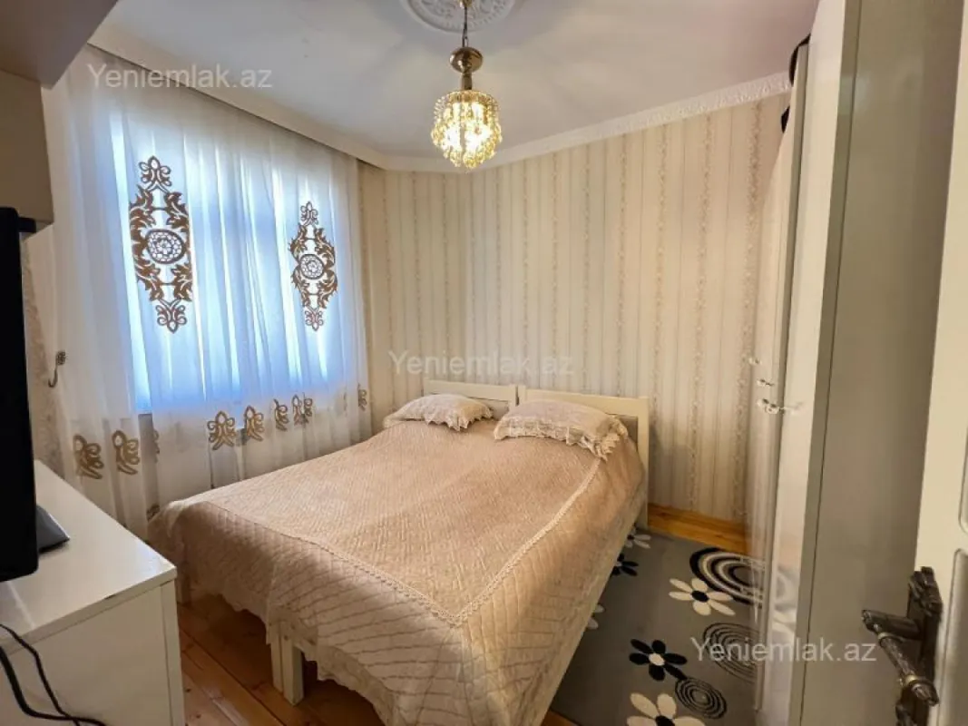 Satılır 5 otaqlı həyət evi 140 m²