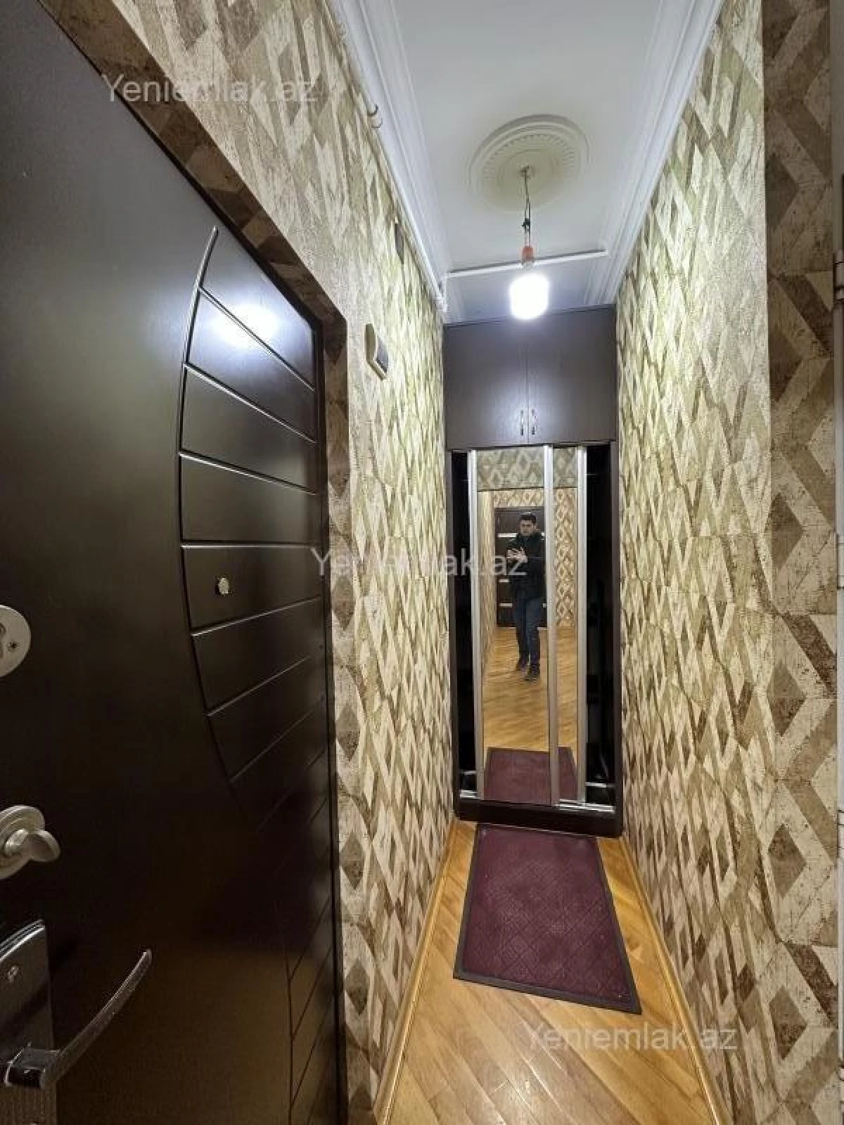 Satılır 2 otaqlı köhnə tikili 68 m²