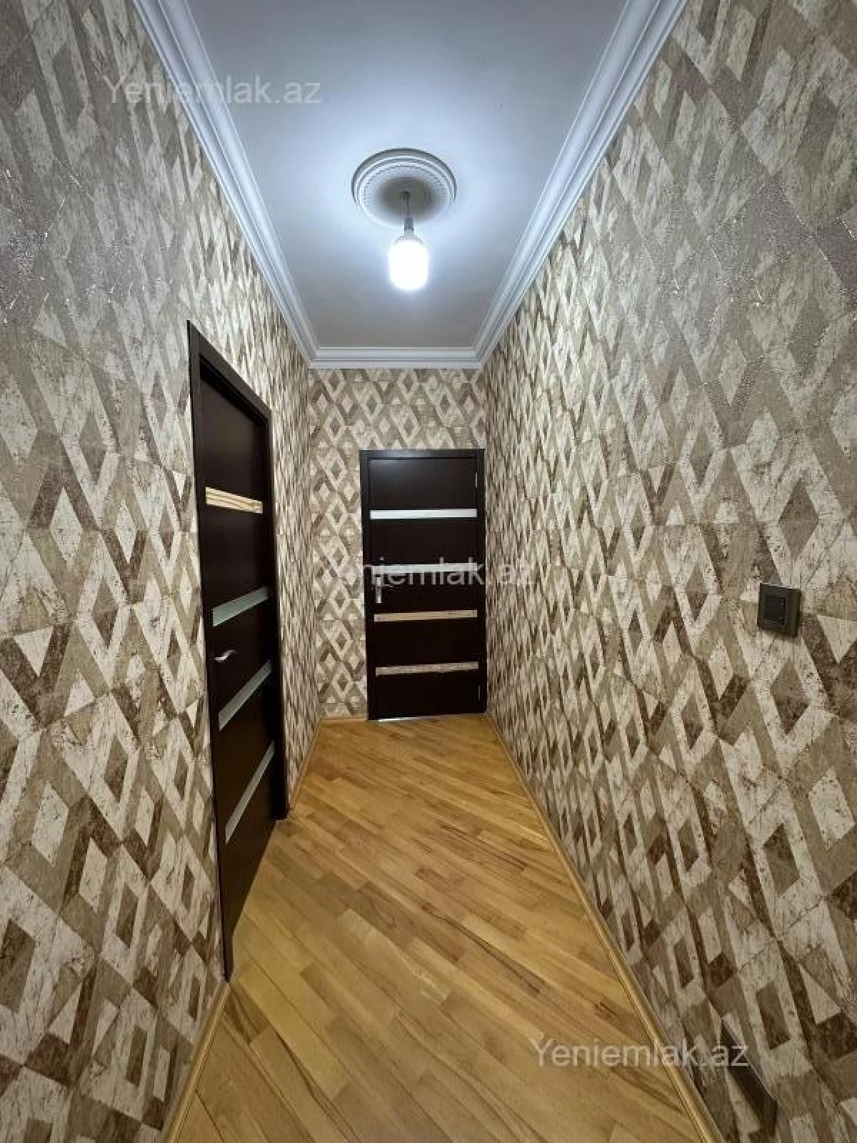 Satılır 2 otaqlı köhnə tikili 68 m²