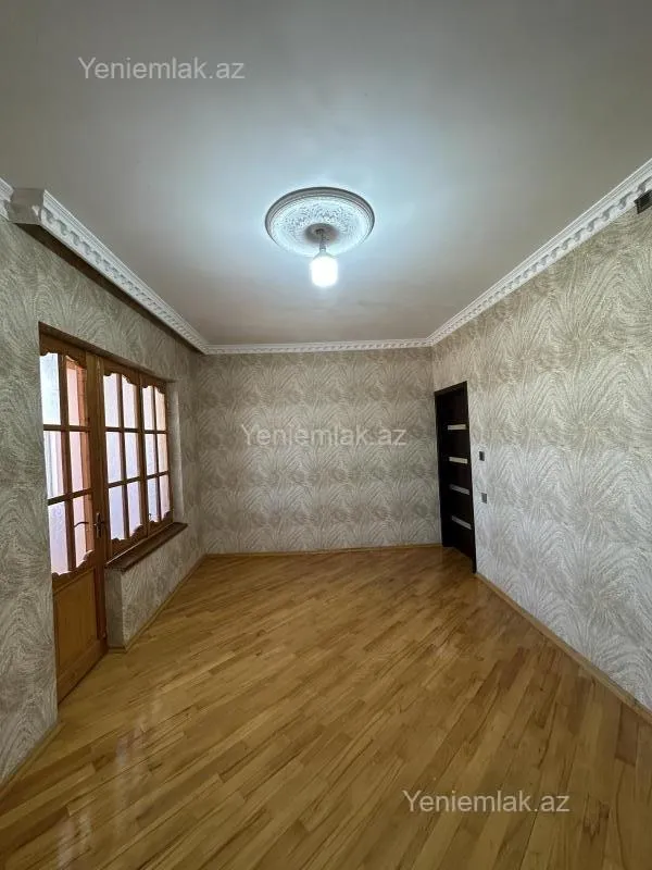 Satılır 2 otaqlı köhnə tikili 68 m²