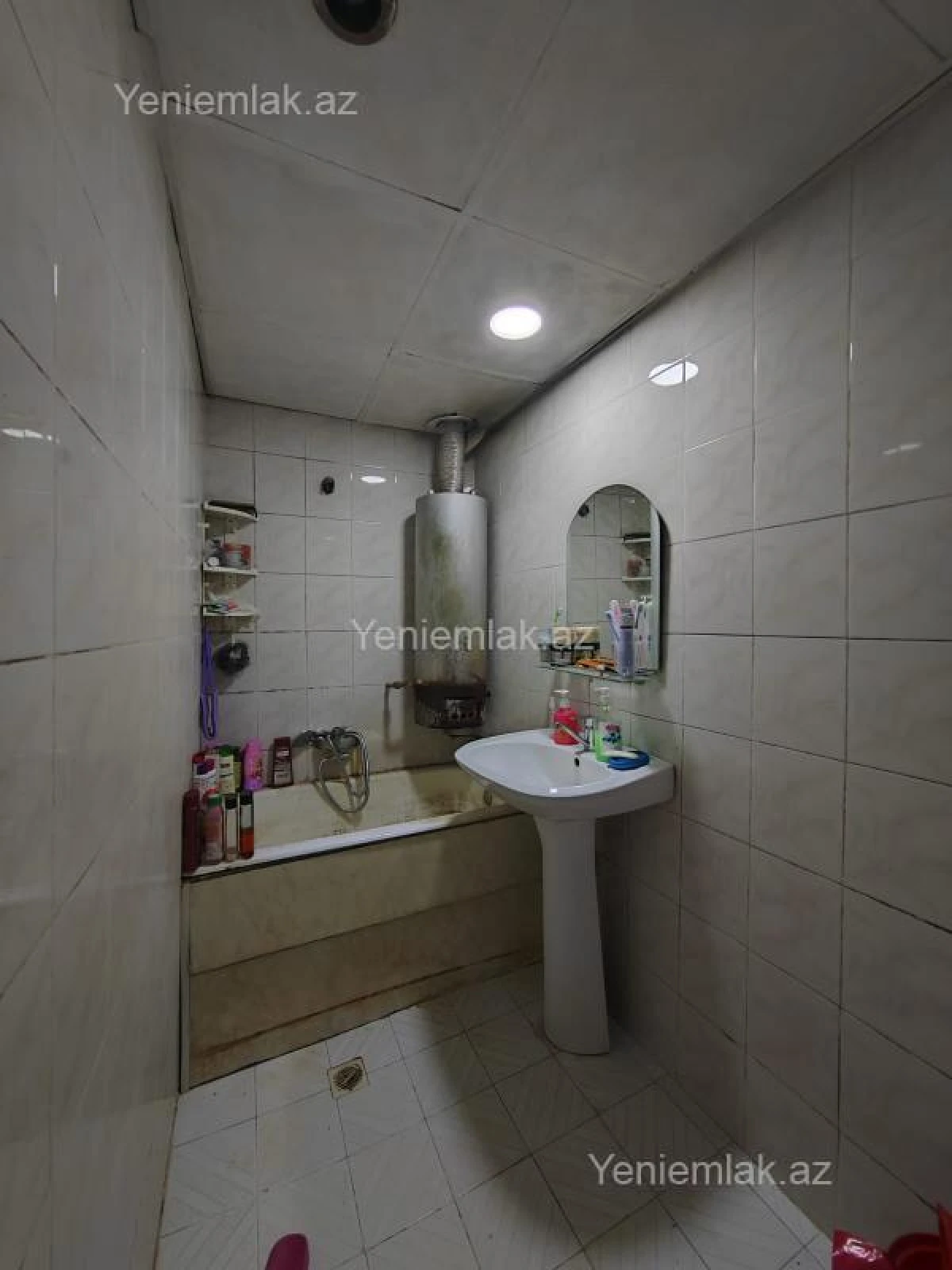 Satılır 2 otaqlı köhnə tikili 60 m²