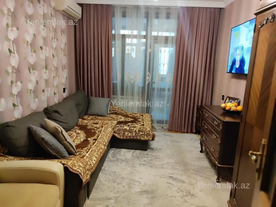 Satılır 4 otaqlı köhnə tikili 110 m²