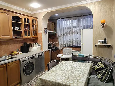 Satılır 4 otaqlı köhnə tikili 110 m²