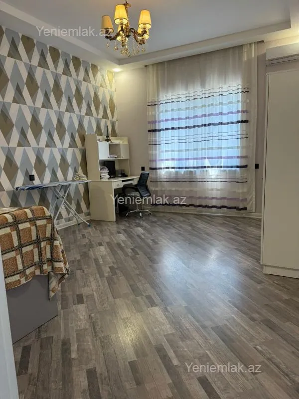 Satılır 5 otaqlı həyət evi 200 m²
