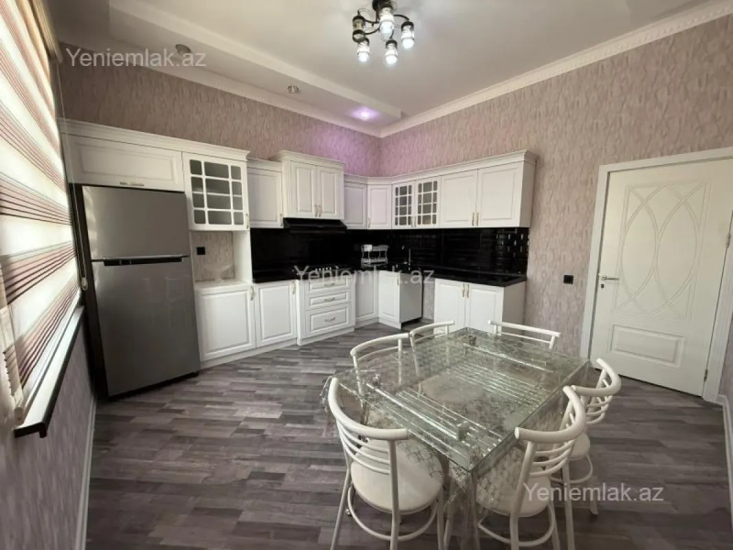 Satılır 5 otaqlı həyət evi 200 m²