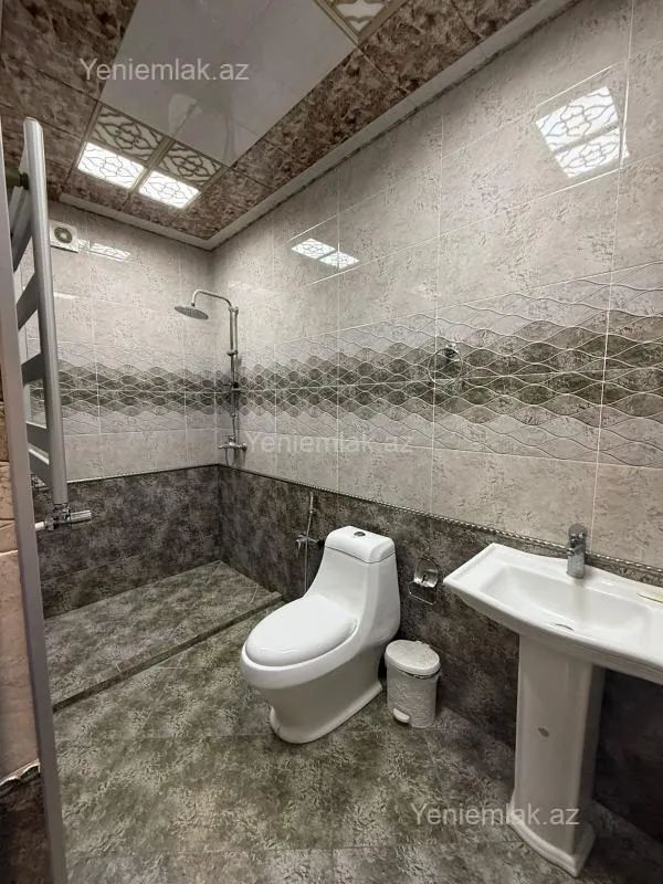 Satılır 5 otaqlı həyət evi 200 m²