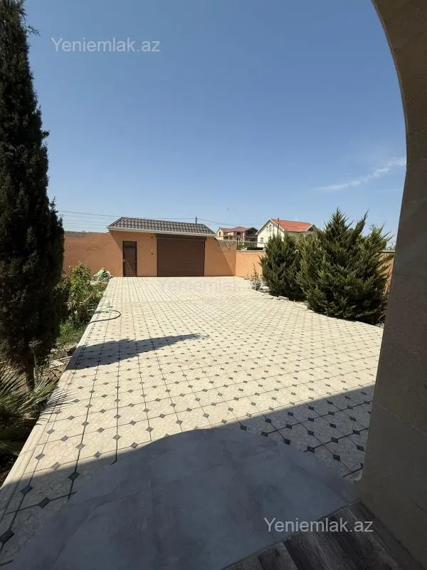 Satılır 5 otaqlı həyət evi 200 m²