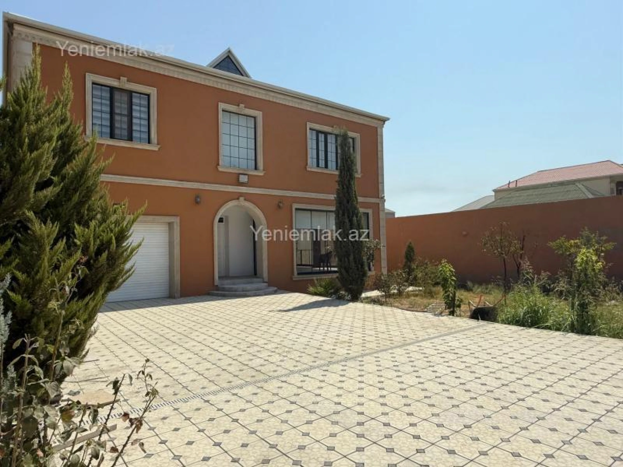 Satılır 5 otaqlı həyət evi 200 m²