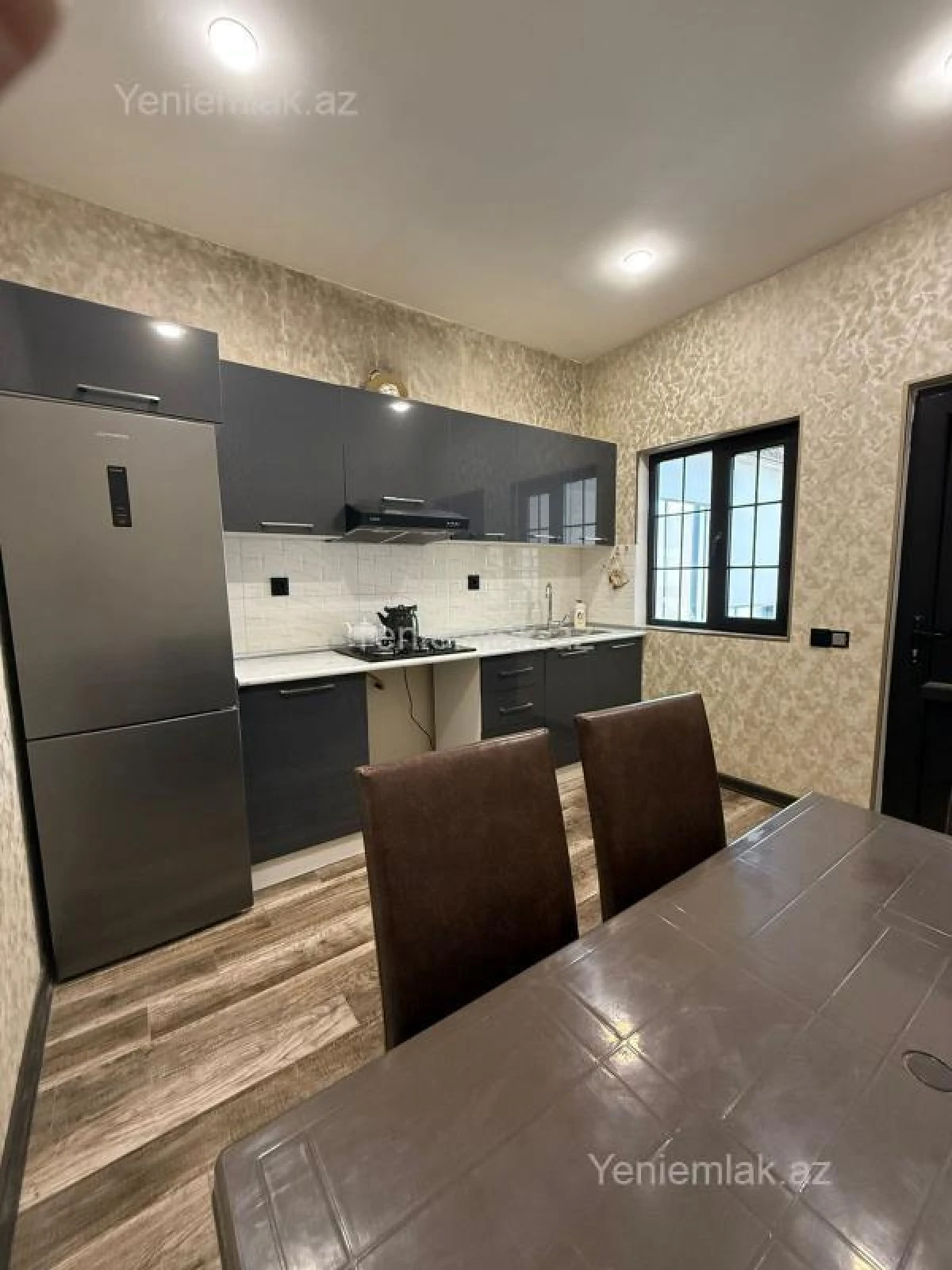 Satılır 5 otaqlı həyət evi 200 m²