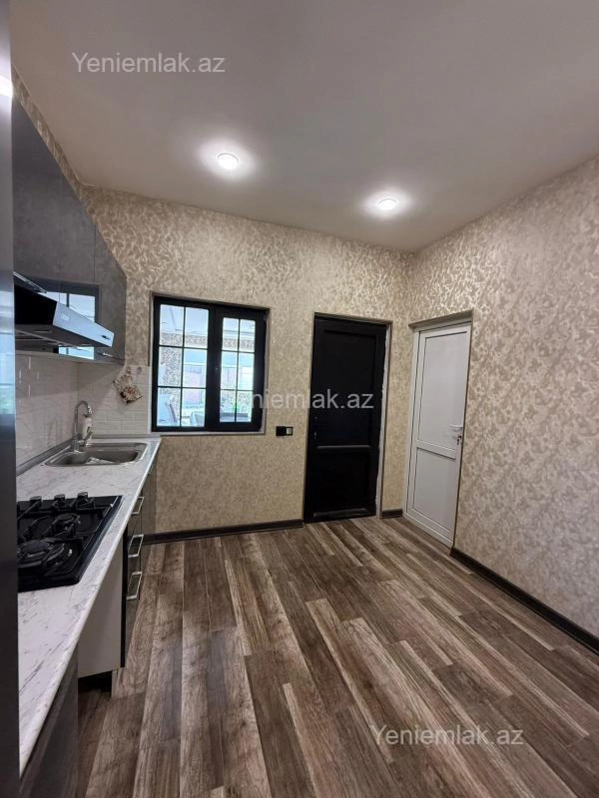 Satılır 5 otaqlı həyət evi 200 m²