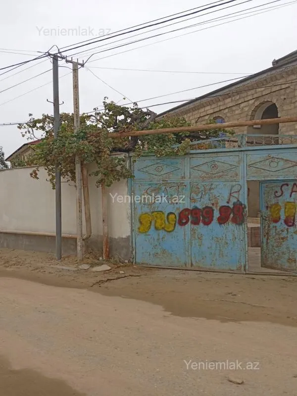 Satılır 9 otaqlı həyət evi 333 m²