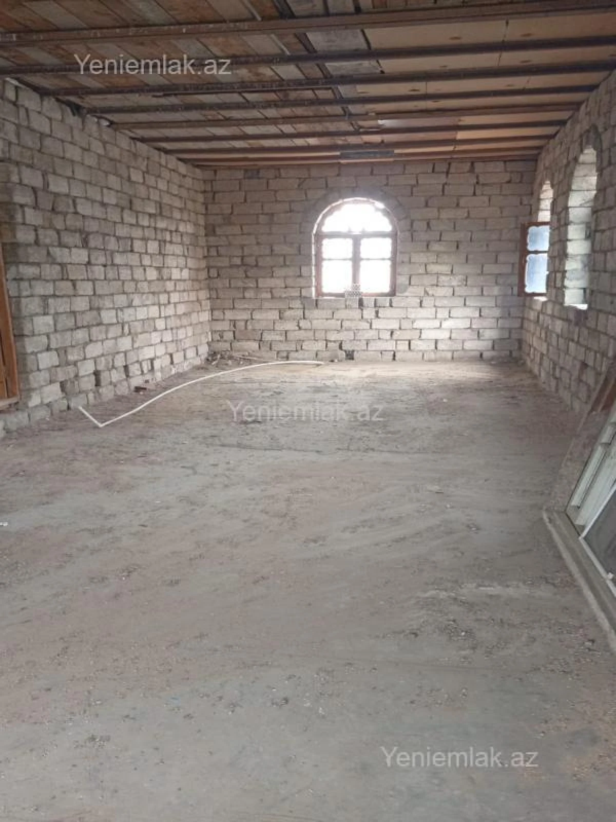 Satılır 9 otaqlı həyət evi 333 m²