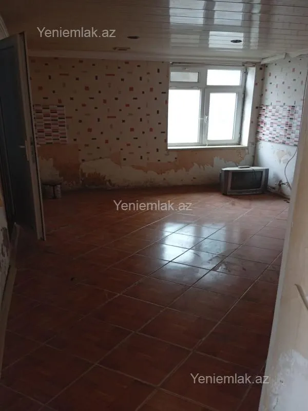 Satılır 9 otaqlı həyət evi 333 m²