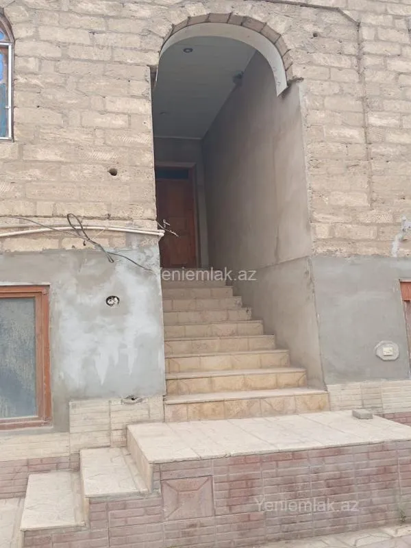 Satılır 9 otaqlı həyət evi 333 m²